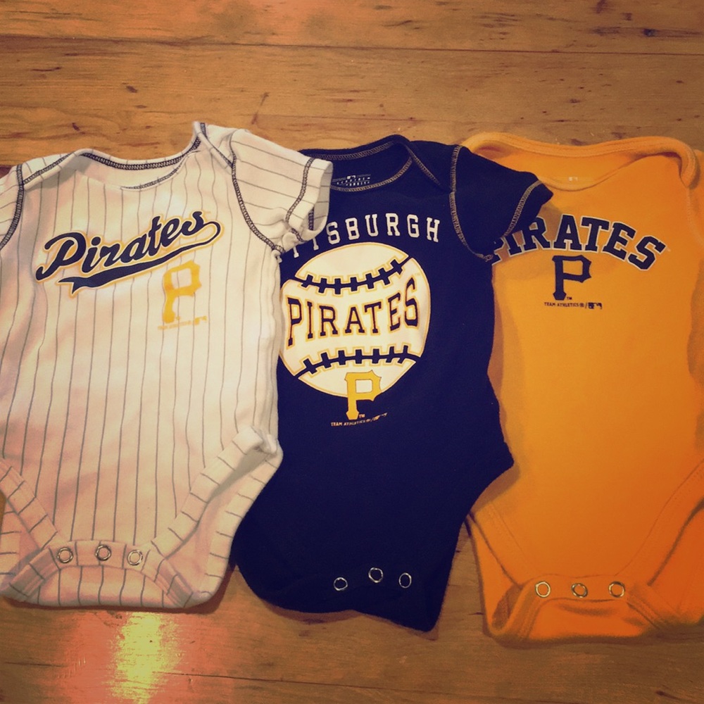 🎃Pittsburgh Pirates- 3/6month onesies